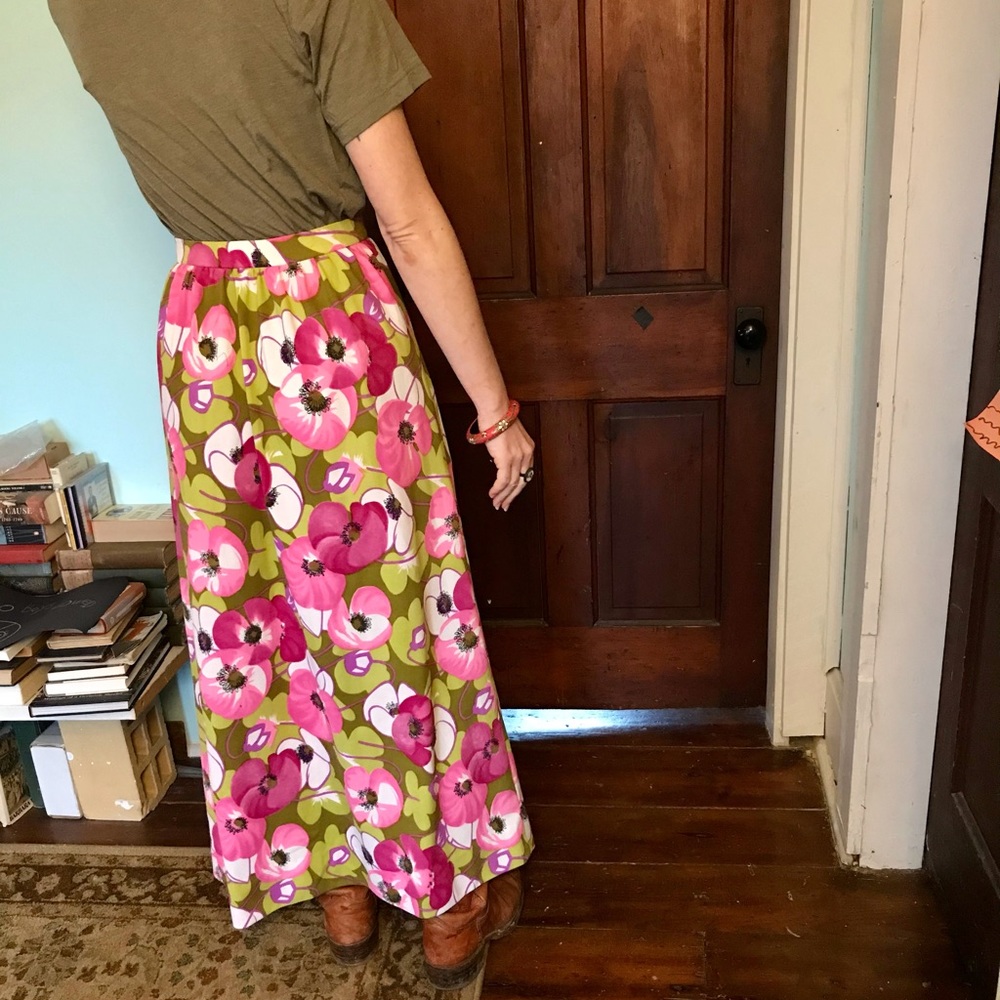 👸🏼Vintage Couture Floral Skirt - Picture 2 of 6